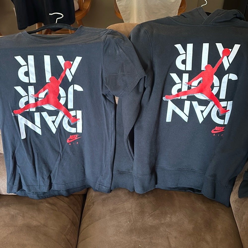 Jordan boys hoodie XL BLKwith matching tshirt boys XL  gently worn.